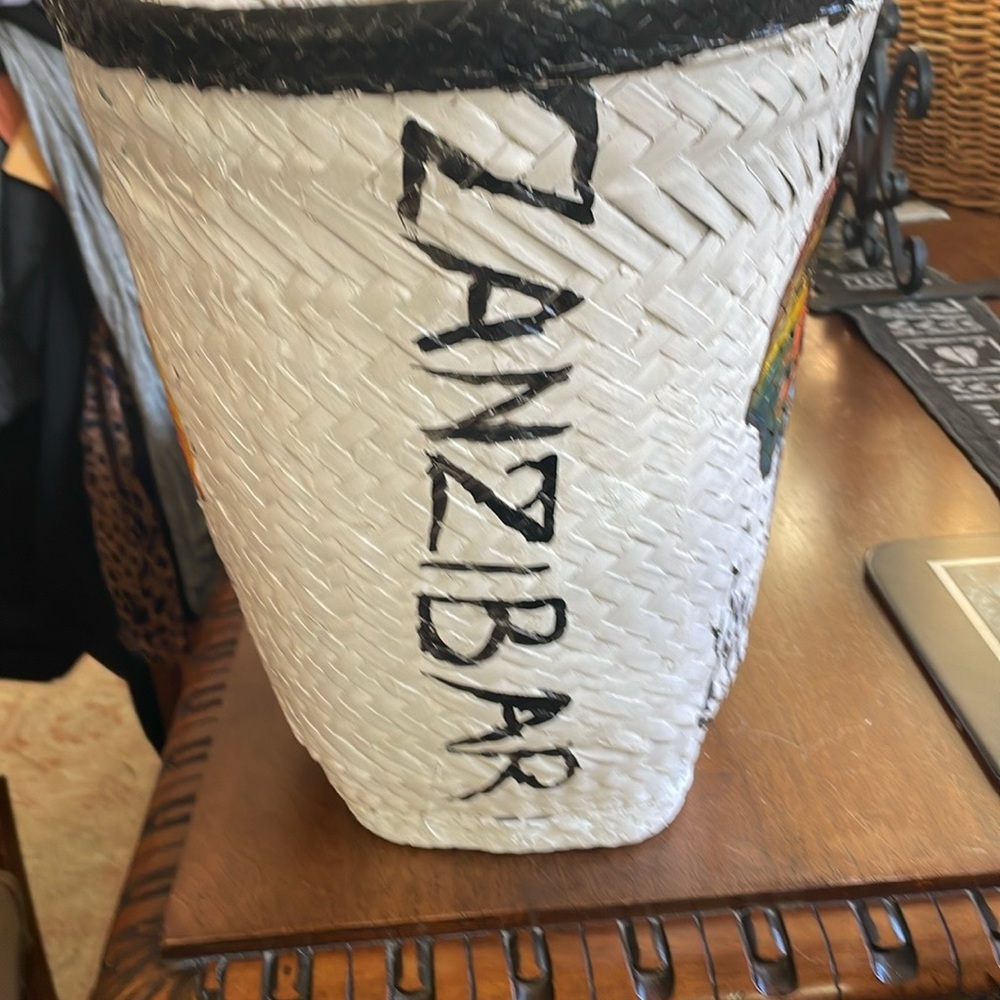 🌟🛍️HOST PICK🛍️🌟STUNNING HANDMADE BY THE MASAI MARA WICKER BASKET - Picture 3 of 8